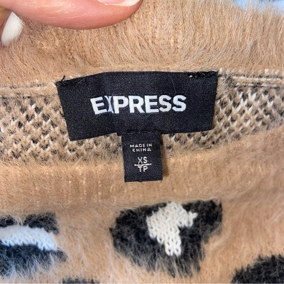 Express Cheetah Sweater - in great condition - women’s size XS - Picture 6 of 7
